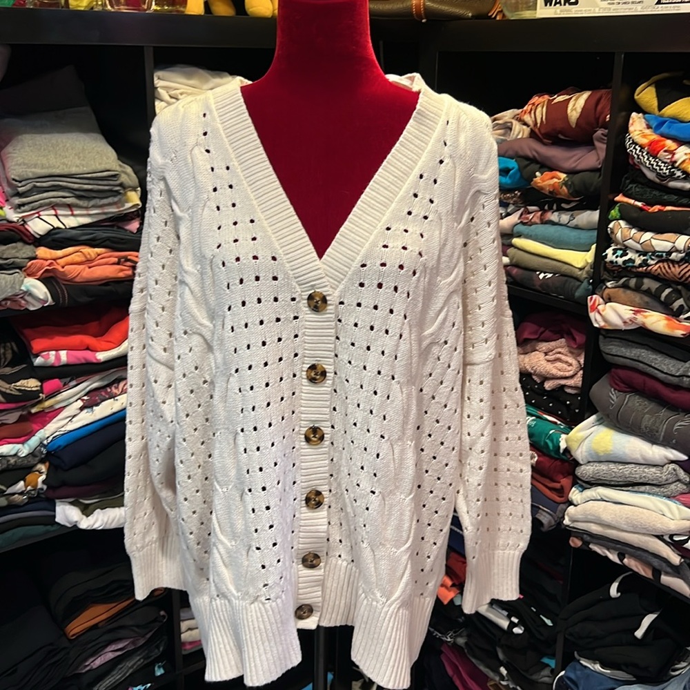 #374. White knit cardigan. Torrid. 1x